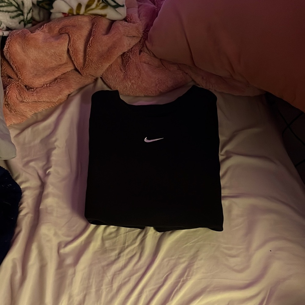 black ♟️ embroidered 🚲 cropped 💒 shirt